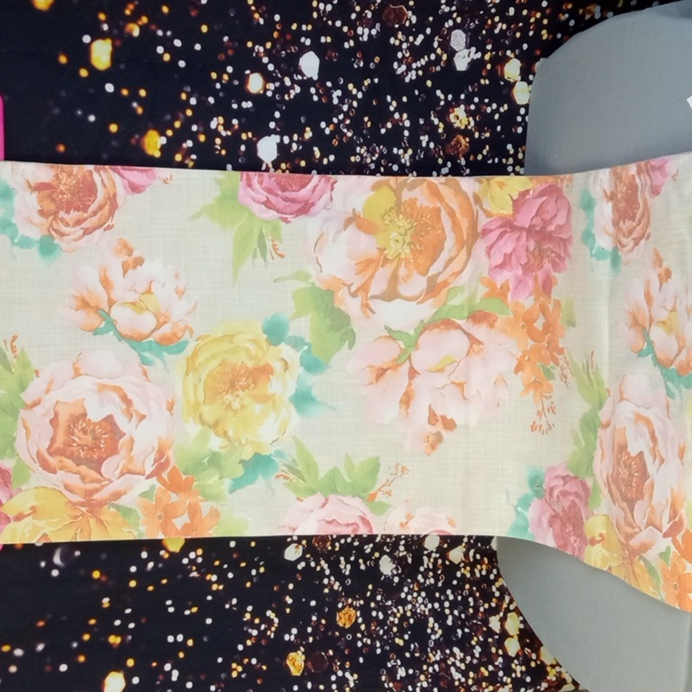 🌼 Modern Southern Home Floral Table Runner